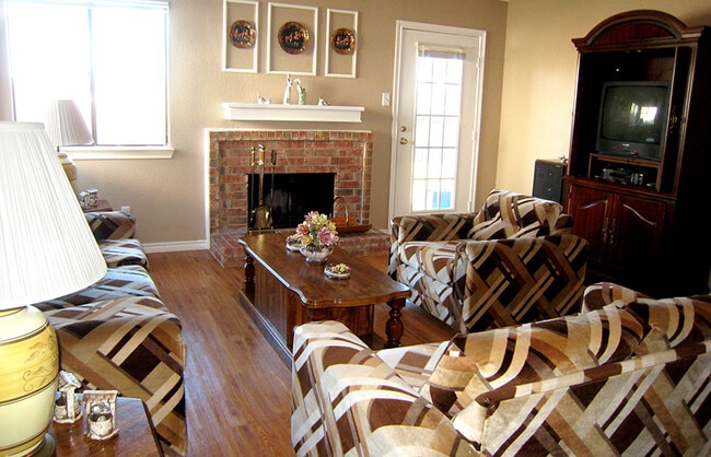 Building Photo - 2406 High Hollow Dr