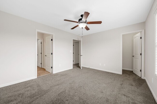 Building Photo - 4 Bedroom Pet Friendly Home For Rent!
