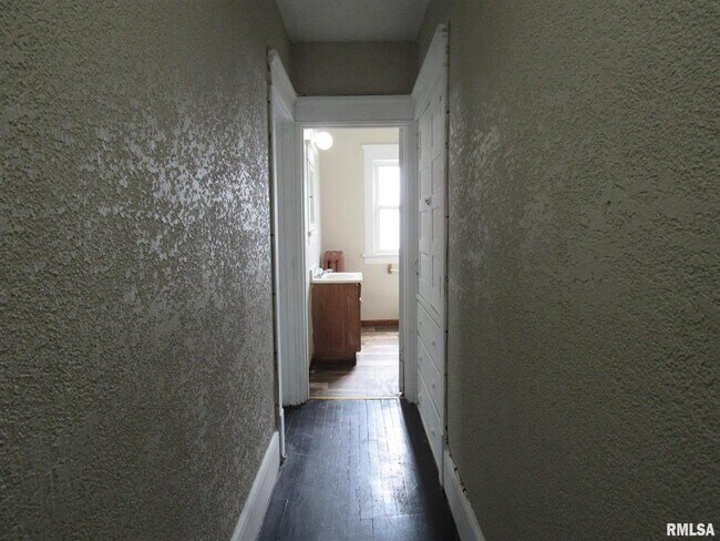 Building Photo - 1701 25th St