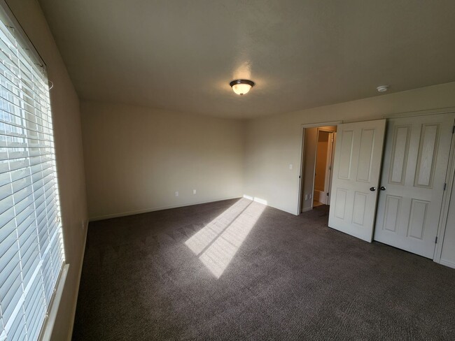 Building Photo - **Rent Special $150 off first month rent**...