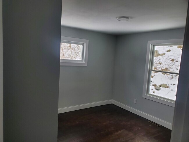 Building Photo - 41 Easy St