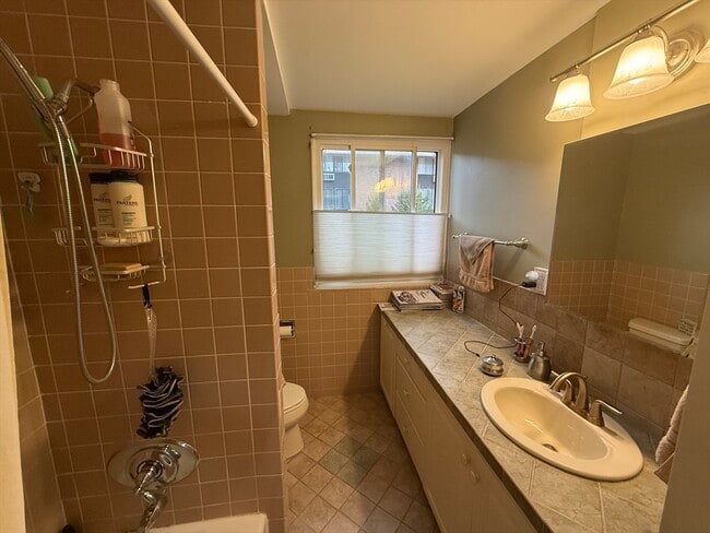 Building Photo - 4 Longwood Dr