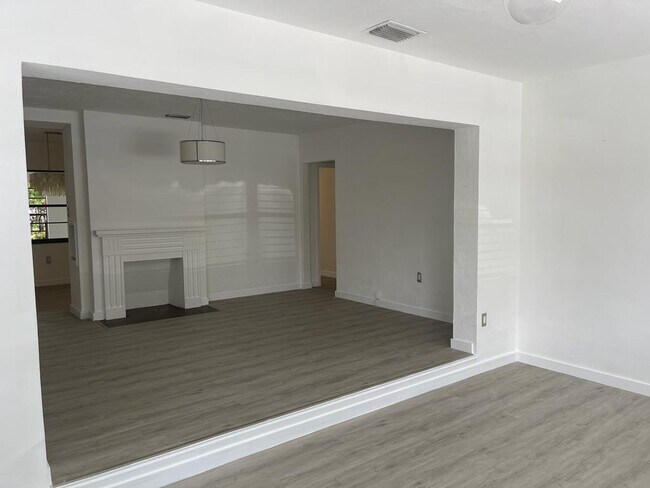 Building Photo - 53 Alcantarra Ave