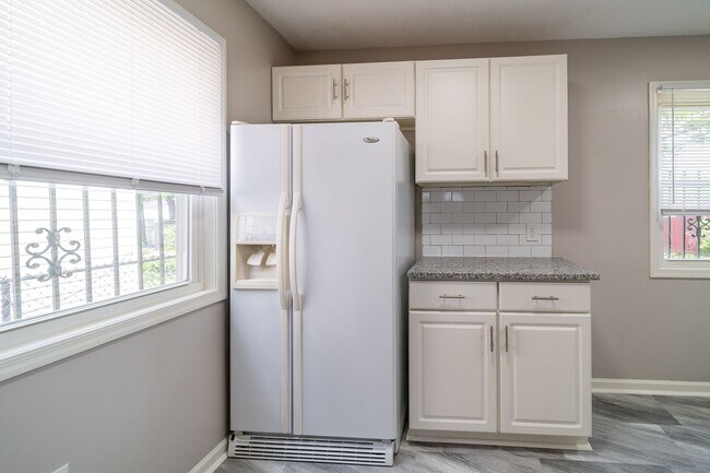 Building Photo - 2204 Howey Rd