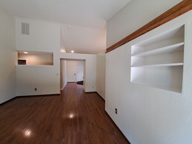 Building Photo - 143 Buttercup Cir