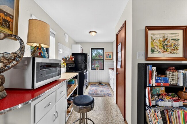 Building Photo - 4931 Jamieson Ave