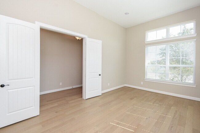 Building Photo - 2008 Harrow Oak Ln