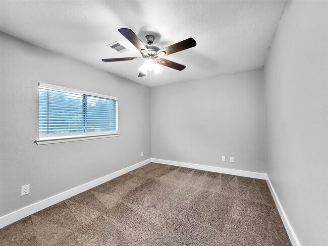 Building Photo - 10711 Cobblecreek Way