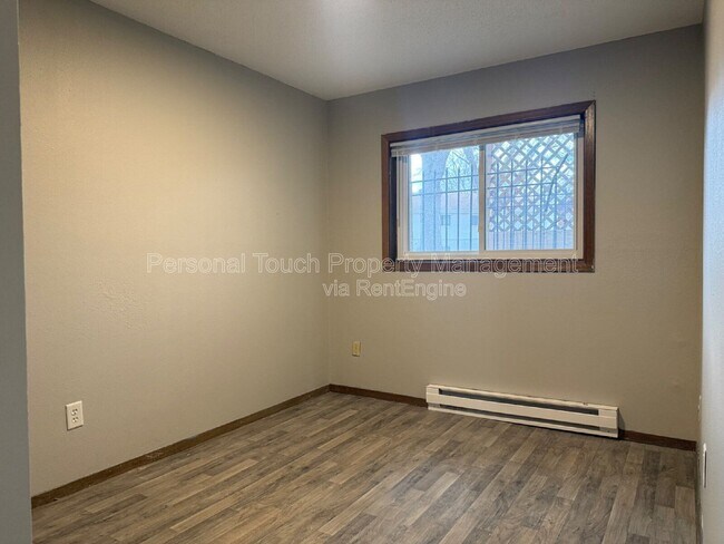 Building Photo - 2131 2nd Ave E