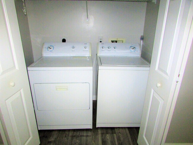 Building Photo - This is a 2 Bedroom, 2 Bathroom Completely...