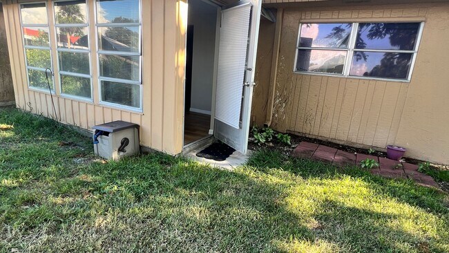 Building Photo - Waterfront, 2 bed 2 bath with boat dock an...
