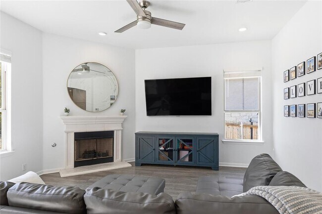 Building Photo - 5425 Texas Bluebell Dr