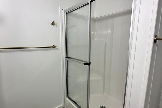 Building Photo - 1601 E Slaughter Ln