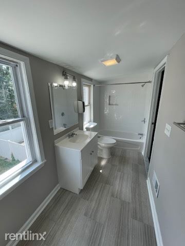 Building Photo - 3 br, 2.5 bath House - 2469 Brentwood Ave