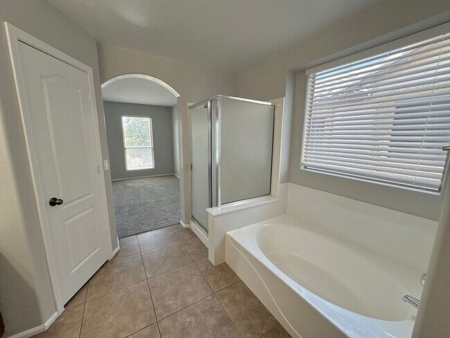 Building Photo - Stunning 4Bedrooms/2.5 Bath Home!
