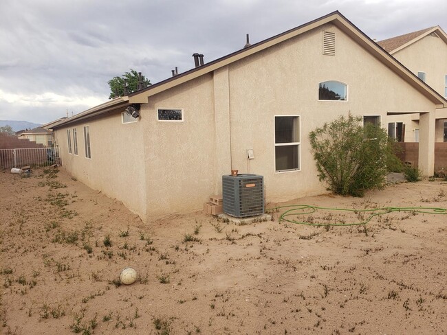 Building Photo - 2605 Silver Star Dr SW