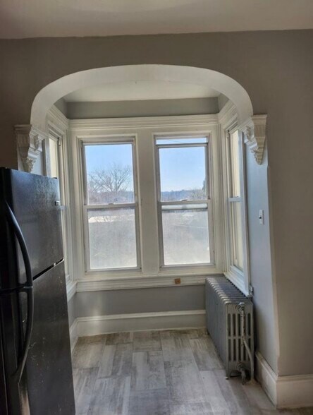 Building Photo - 163 Sumac St