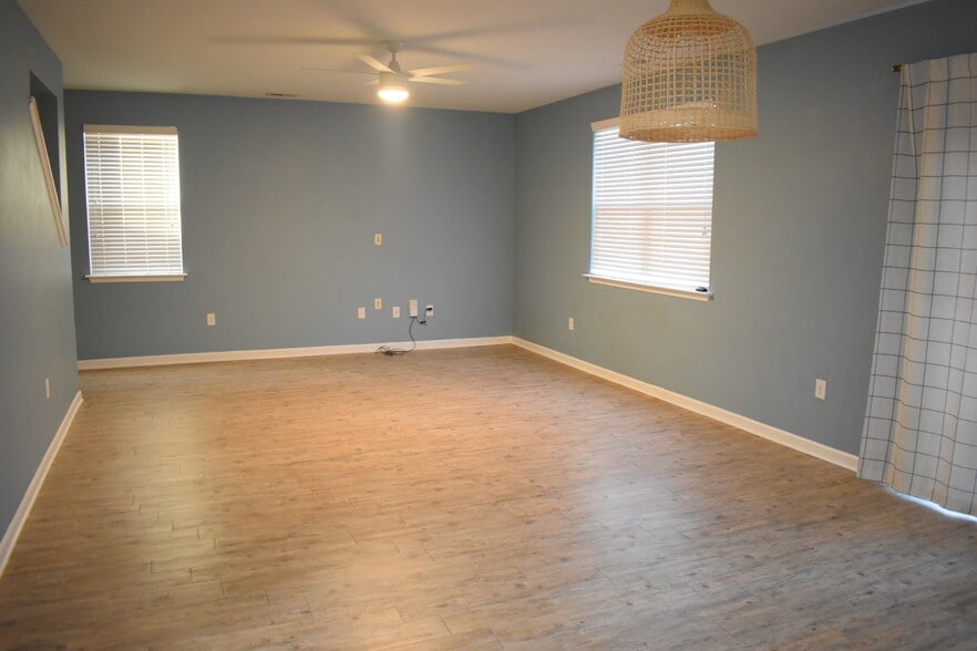 Building Photo - 145 Presley Ln