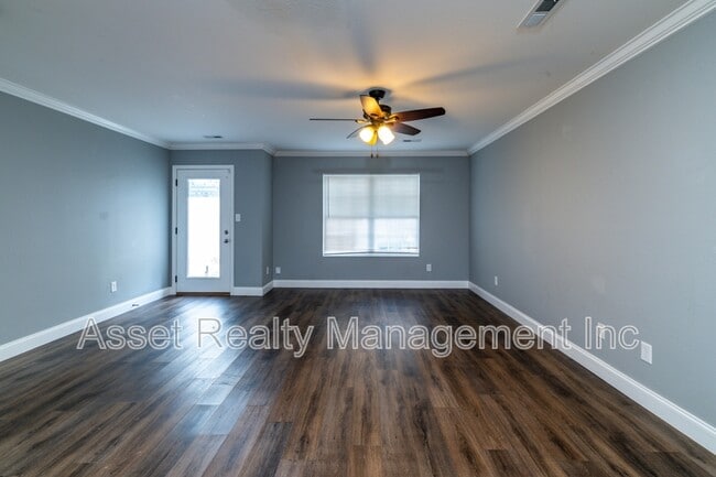 Building Photo - 924 Warrior Hill Dr