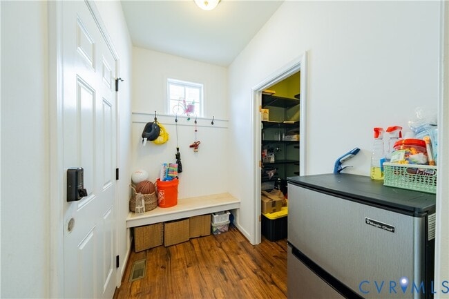Building Photo - 9528 Thistleton Ct
