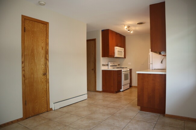 Building Photo - 2900 W 101st Pl