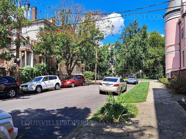 Building Photo - 1481 St James Ct