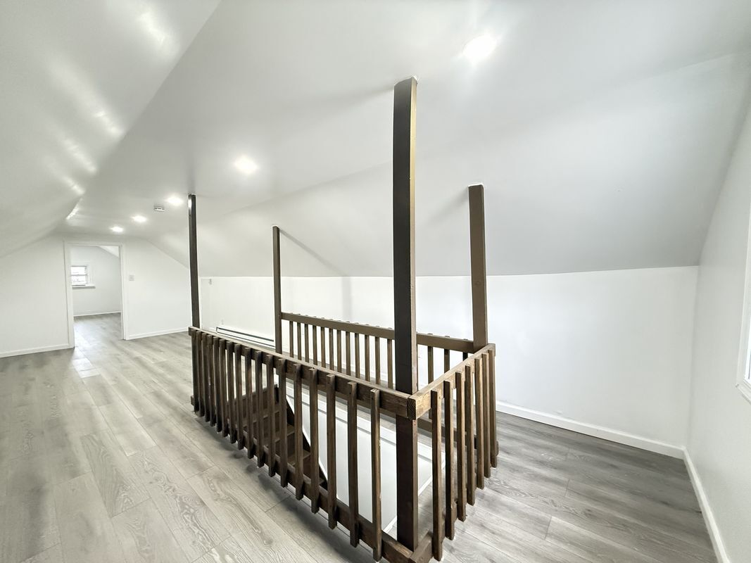 Building Photo - 735 Main St