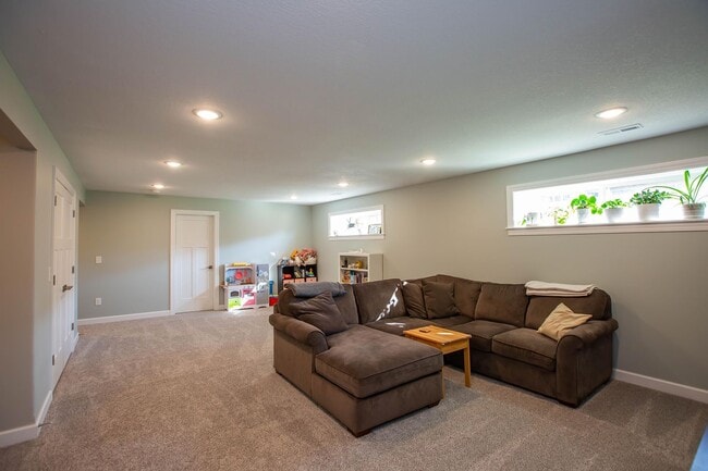 Building Photo - Stunning 4 Bed, 3 Bath Home | 3-Car Garage | Scenic Meadows
