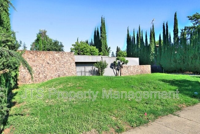 Building Photo - 3160 Watt Ave