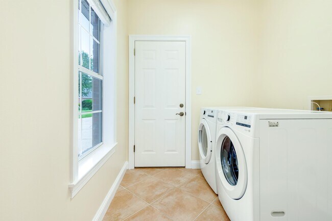 Building Photo - 4485 Turnberry Pl