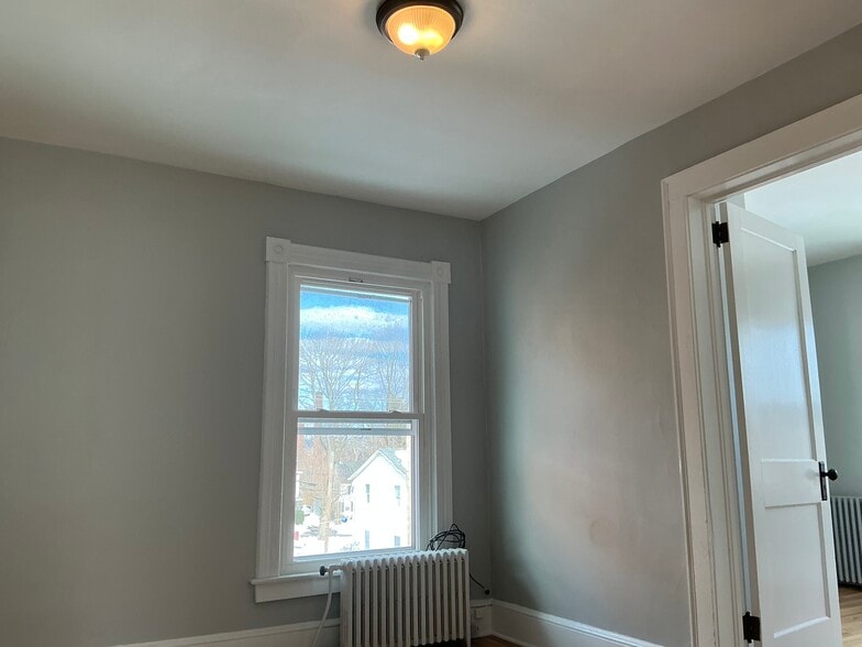 Building Photo - 160 S Main St