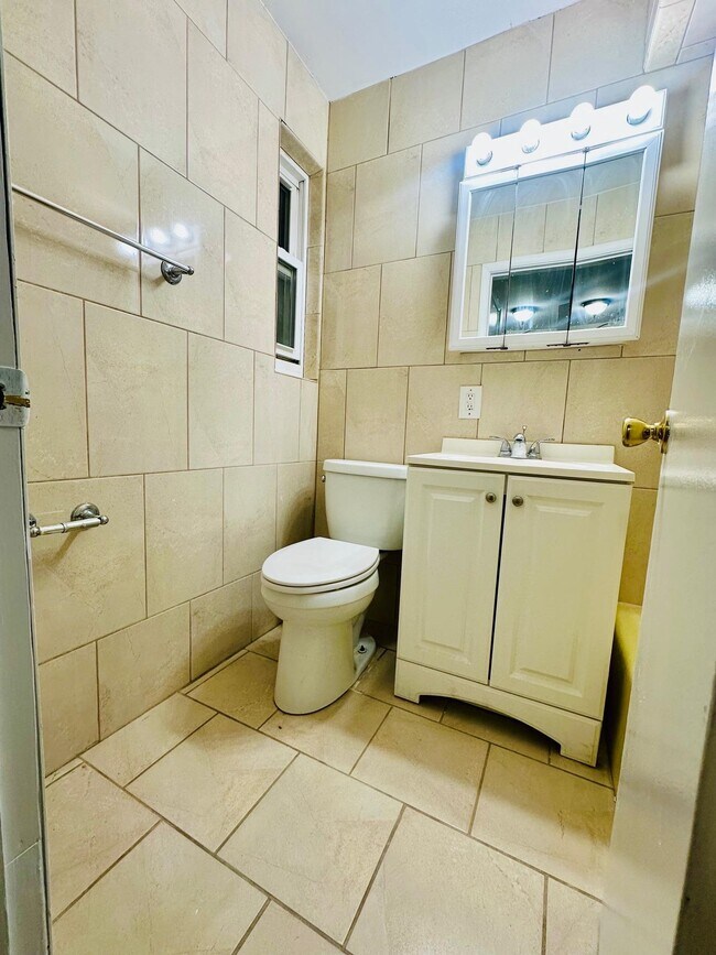 Building Photo - 34 E 32nd St