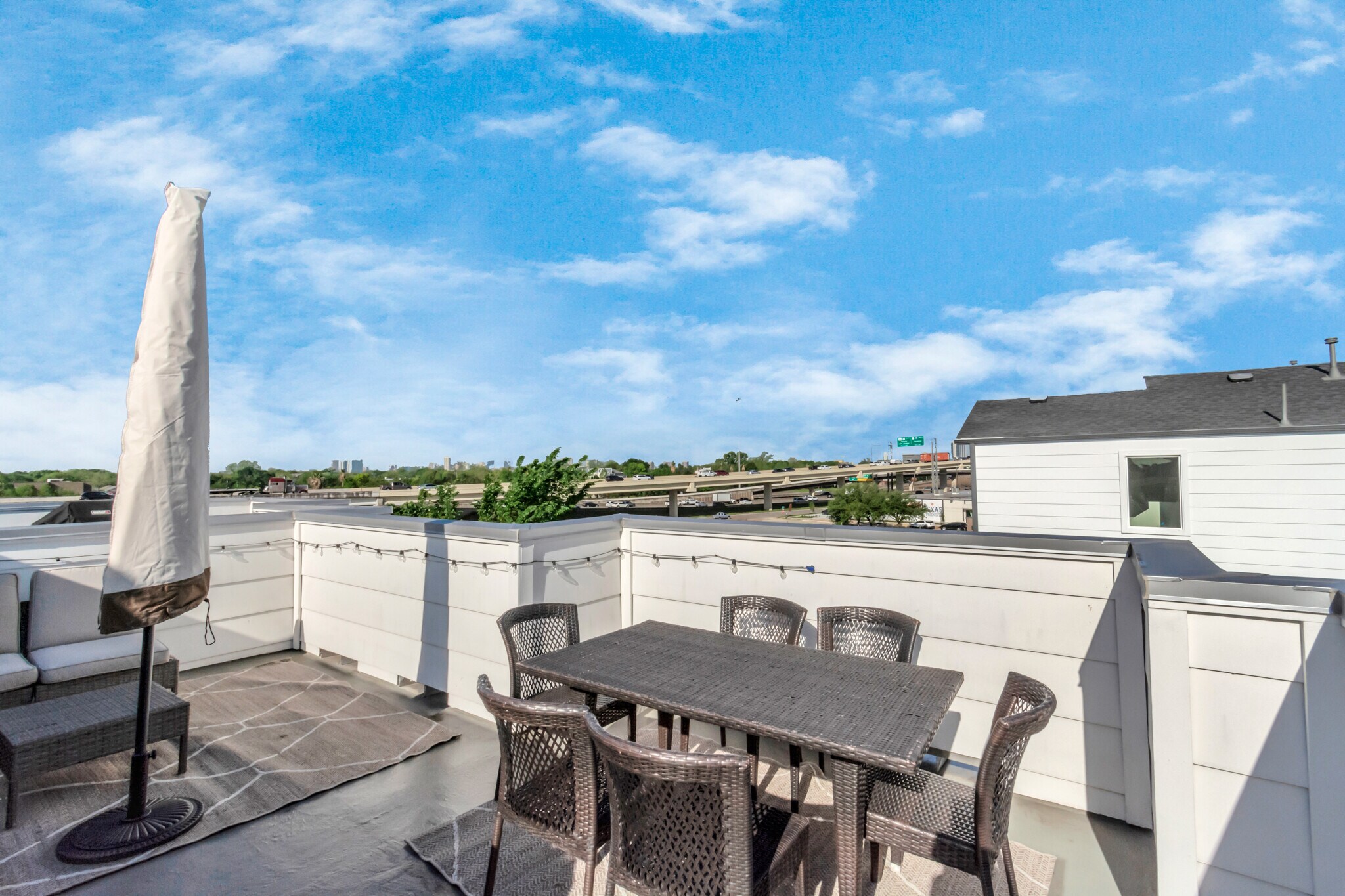 4th Floor Balcony - Outdoor Table - 1815 Elite Dr