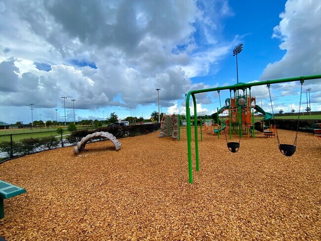 Building Photo - Beautiful Home for rent in Poinciana - 4 bed 2.5 bath plus large bonus room