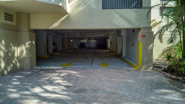 Building Photo - 7008 Pelican Bay Blvd