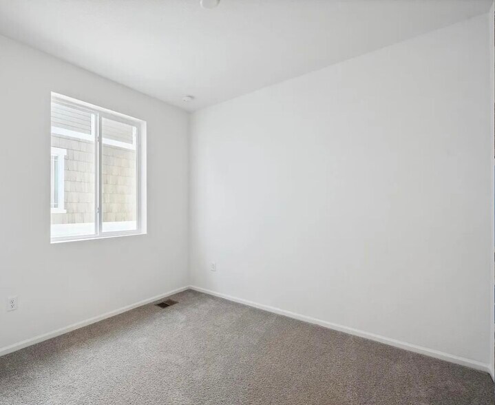 Building Photo - 2875 Taryn St