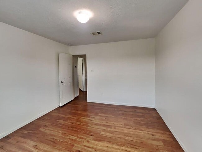 Building Photo - 3915 Hawthorn Glen Ct