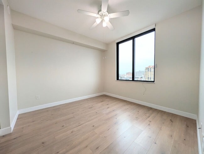 Building Photo - Modern 1BR/1BA Condo with 2 Parking Spaces – Prime Coral Gables Location