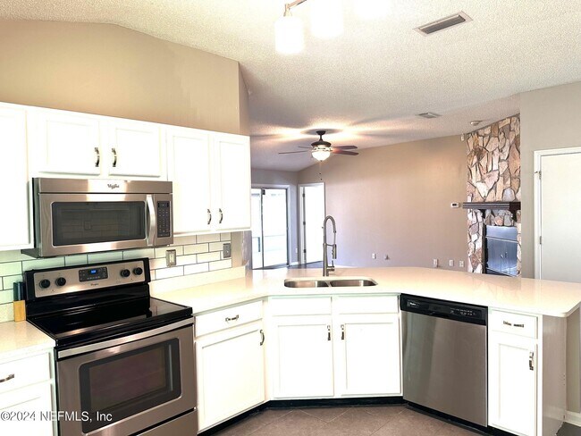 Building Photo - 229 Nadia Michelle Ct N