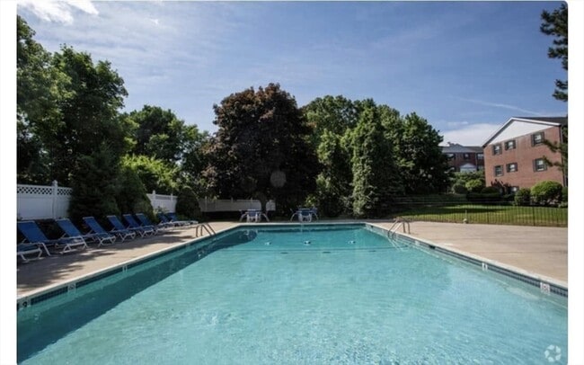 Building Photo - 200 Bedford Rd