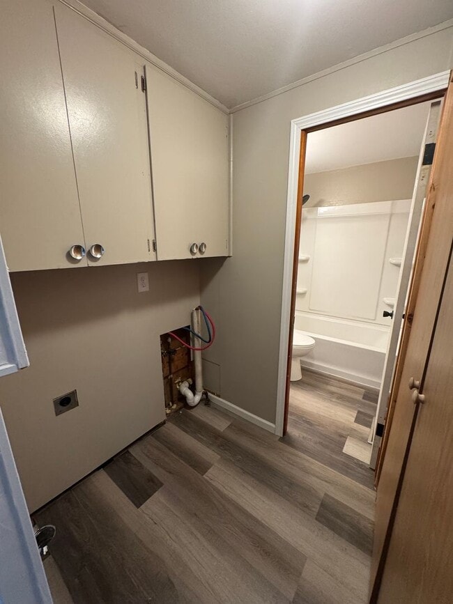 Building Photo - 3 Bedroom Home