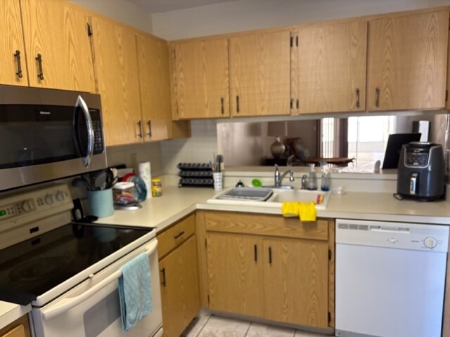Building Photo - 2928 Bradley Ct
