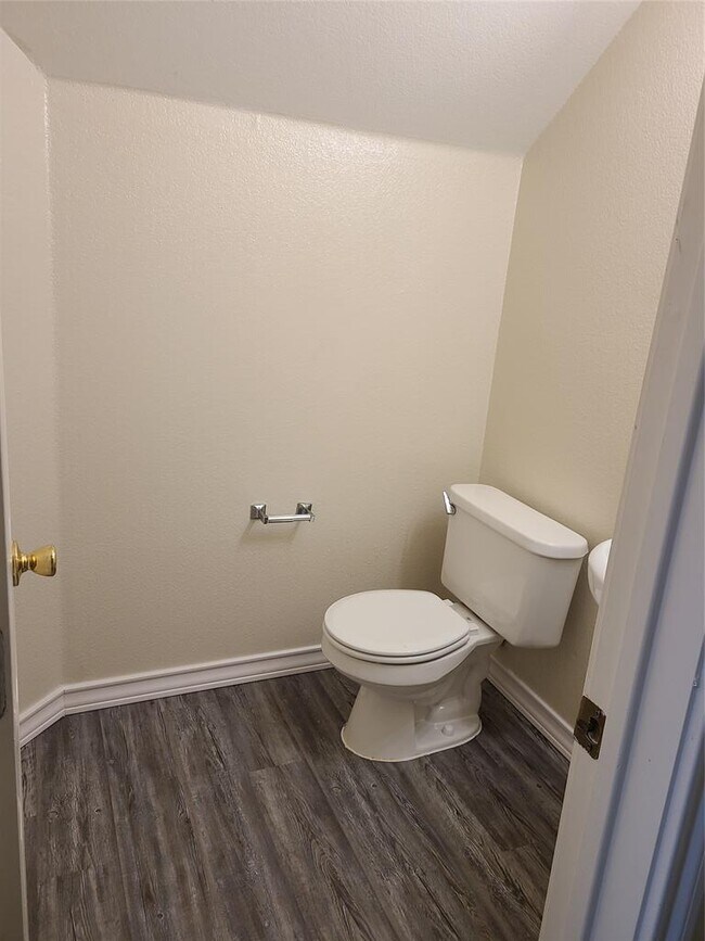 Building Photo - 806 Sagewood Trail