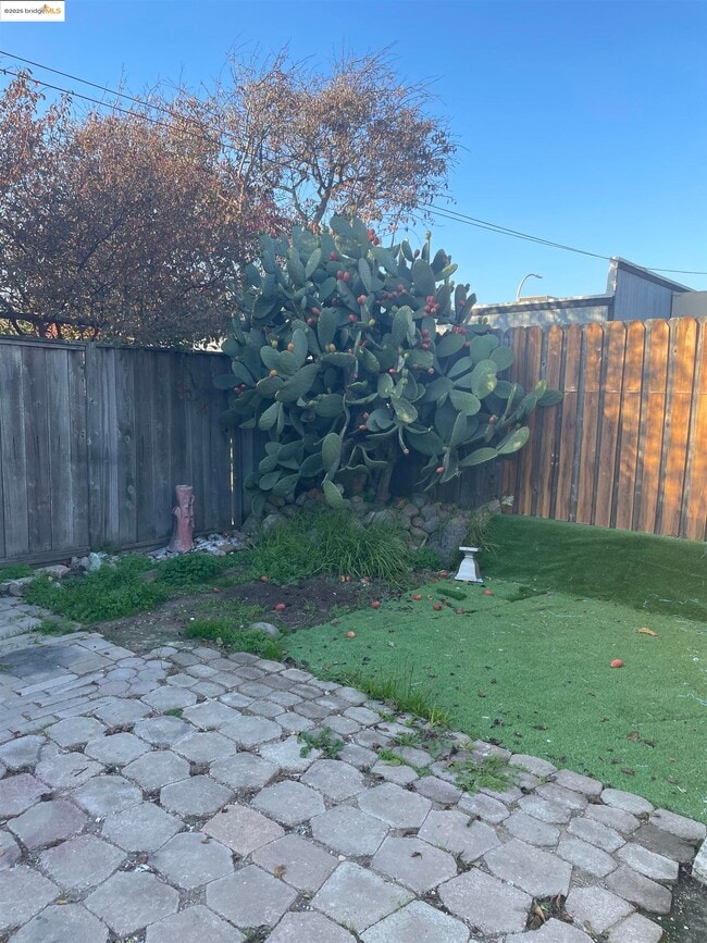 Building Photo - 3525 Bissell Ave