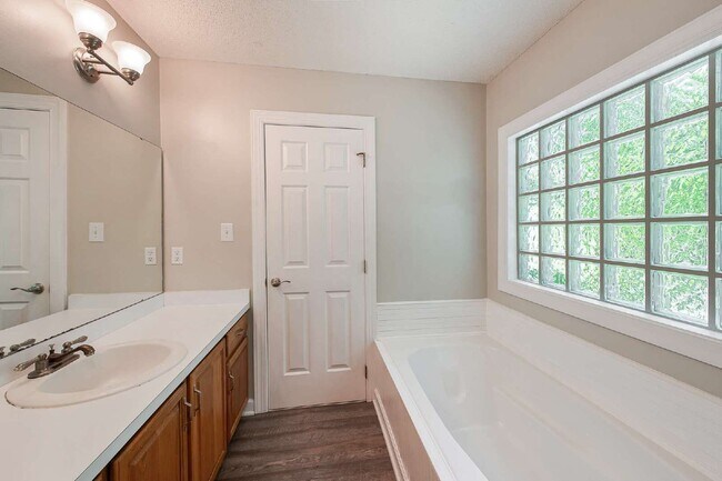 Building Photo - 103 Tarpley Way