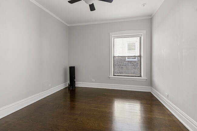 Building Photo - 3048 W Leland Ave