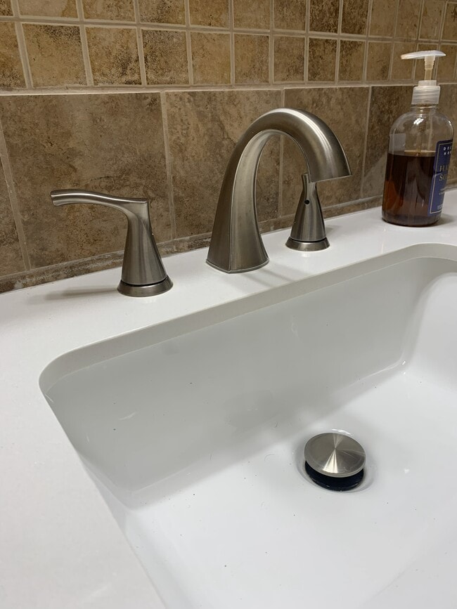 Building Photo - 5073 Grosse Pointe Ln