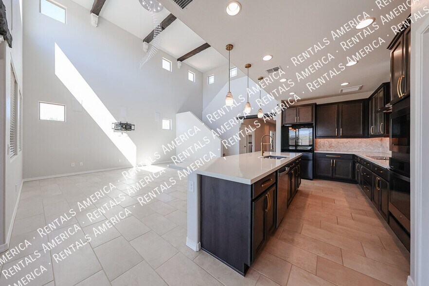 Building Photo - 11128 S 54th Ln