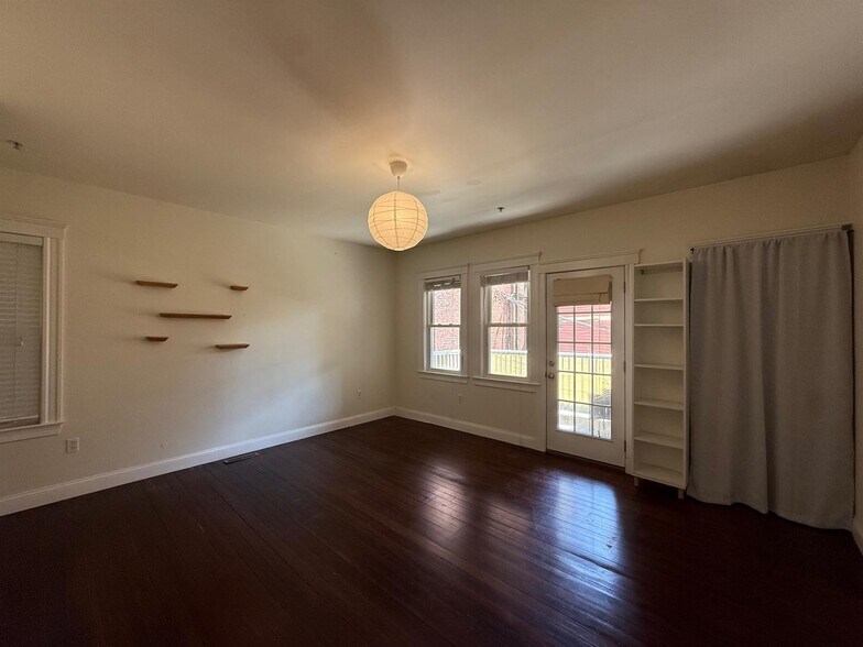 Building Photo - 6 Giles Park