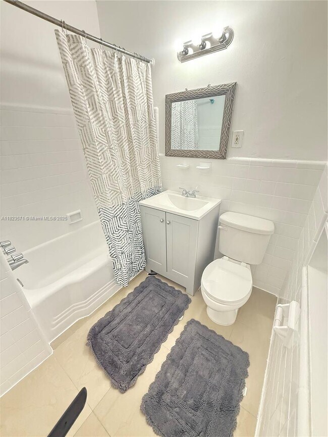 Building Photo - 2 bedroom in Hallandale FL 33009
